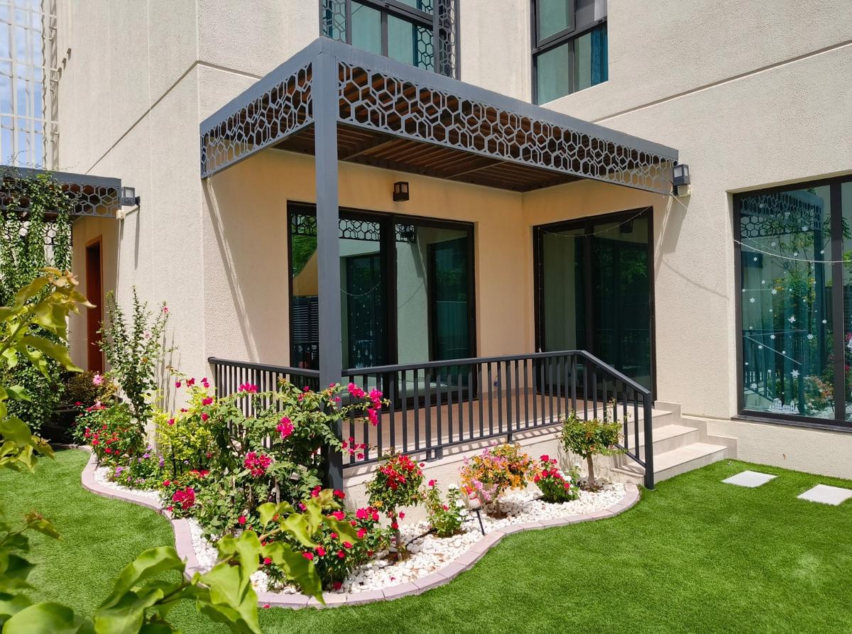 Villa porch canopy landscaped