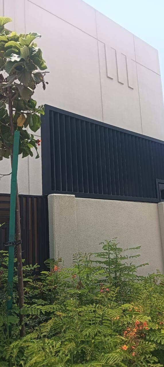 Louvered aluminium facade panels